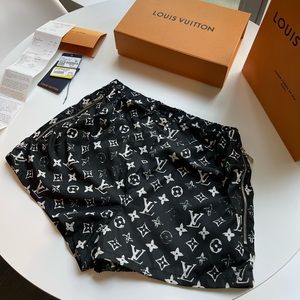 Louis Vuitton stencil-effect monogram shorts 🩳
